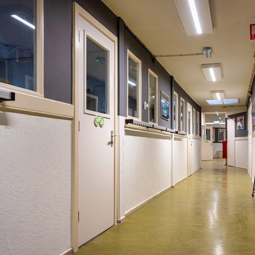 Hartenlust-school-hal-klaslokalen
