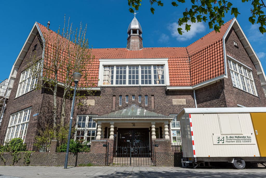 De Willen van Oranjeschool is gehuisvest in een karakteristiek gebouw uit 1922. Dit gebouw bracht tijdens de uitvoering de nodige uitdagingen met zich mee.